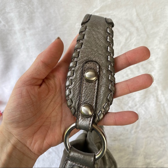 B. Makowsky 100% Leather Silver Small Shoulder Bag - Picture 7 of 14